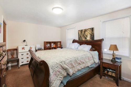 142 St, East Brookfield MA 01515-1612 exterior