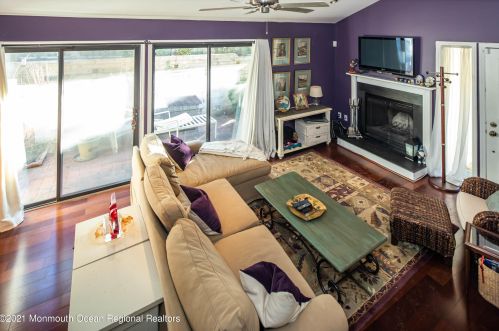 118 Tower Hl Dr, Tinton Falls NJ 07701-2400 exterior