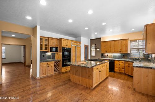 4923 Charlais Ln, Park City UT 84098-7552 exterior