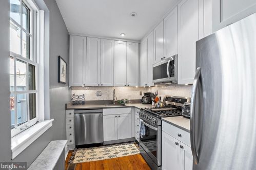 337 6th St, Philadelphia PA  19106-4138 exterior