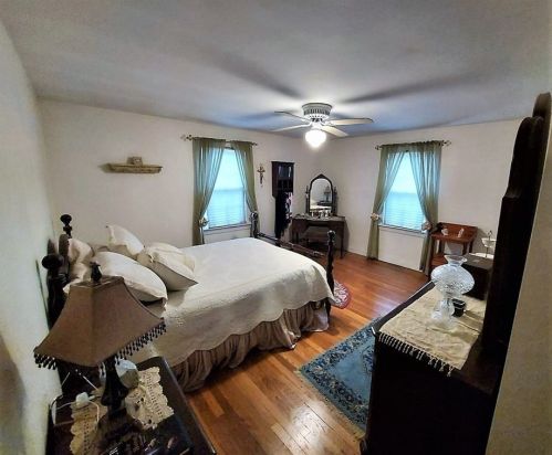 203 Delmont Ave, Worcester MA 01604-2136 exterior