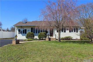 81 Walter Ct, Commack, NY 11725-4133