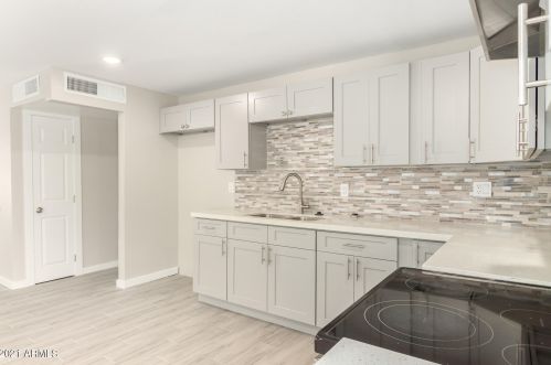 1608 65th Ave, Phoenix AZ 85033-1601 exterior