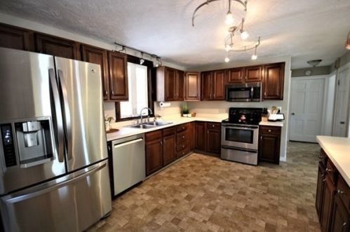 280 Pleasant St, Worcester MA 01609-3201 exterior