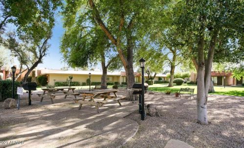 1320 Bethany Home Rd, Phoenix AZ 85014-2048 exterior