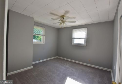 353 Hendrickson Ave, West Deptford NJ 08096-1327 exterior