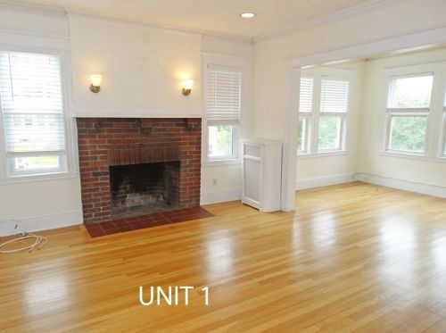 104 Side Pkwy, Newton MA 02458-1816 exterior