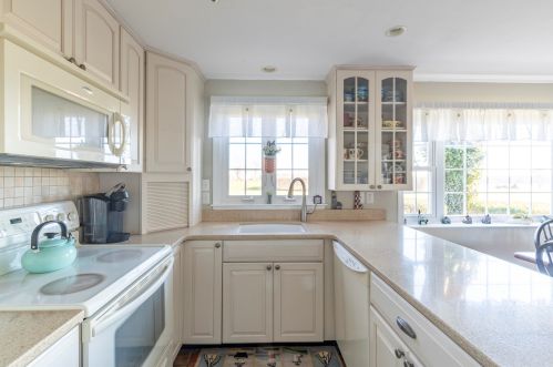 1239 Main St, Chatham MA 02633-2422 exterior