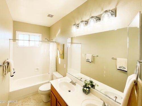 1736 Cathedral Rock Dr, Phoenix AZ 85048-9136 exterior