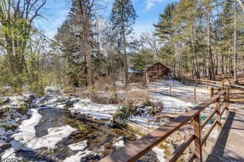 30 Colfax Dr, Skyline Lakes NJ  07456-1205 exterior