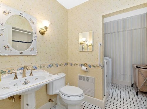 77 Montrose St, Newton MA 02458-2718 exterior