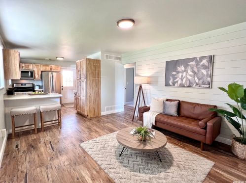 10227 Zinnia Way, Sandy UT 84094-4459 exterior