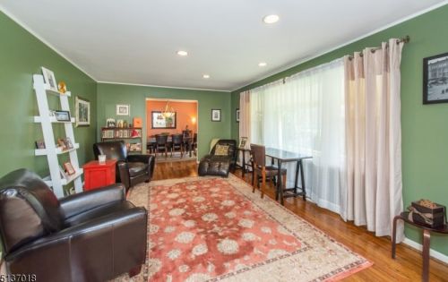 23 Brentwood Dr, East Hanover NJ 07936-2403 exterior