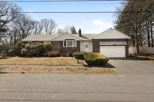 49 Bradford Rd, Peabody, MA 01960-4519