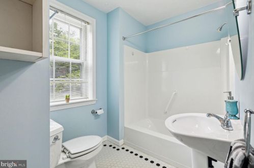 8951 Queen Maria Ct, Columbia MD 21045-2405 exterior