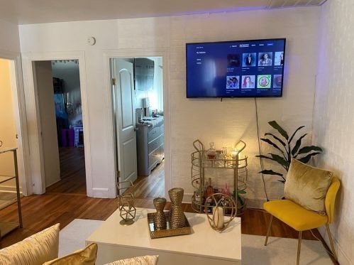 764 Plymouth Ave, Fall River MA 02721-1946 exterior