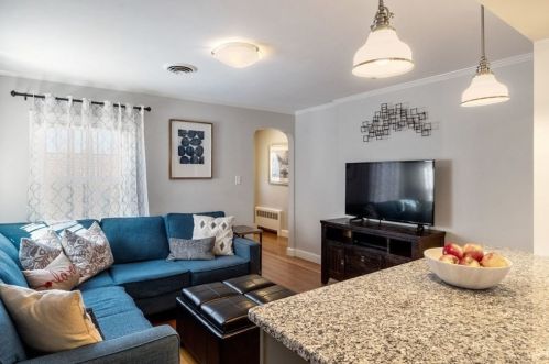 940 Randolph Ave, Milton MA 02186-4030 exterior