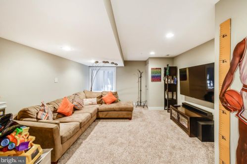 740 Columbus Blvd, Philadelphia PA  19147-3517 exterior