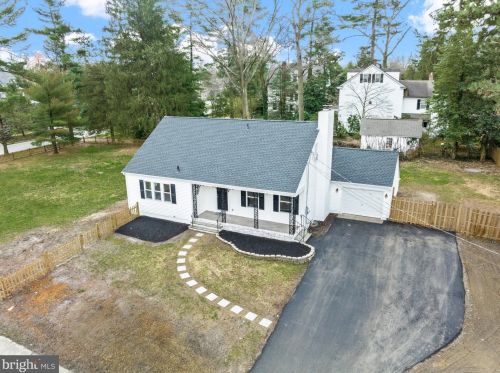 325 Hunter St, West Deptford, NJ 08096-2507