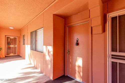 4303 Cactus Rd, Phoenix AZ 85032-7637 exterior