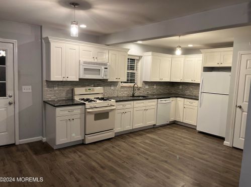 5 Bailey Ct, Jackson Twp NJ 08527-4459 exterior