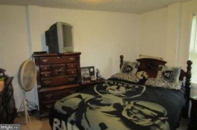 1093 Mail Ave, West Deptford NJ 08096-6514 exterior