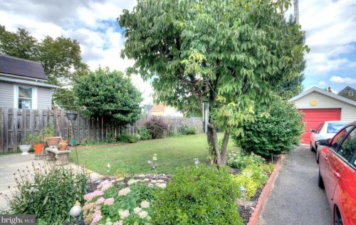 209 Delsea Dr, West Deptford NJ 08093-1222 exterior