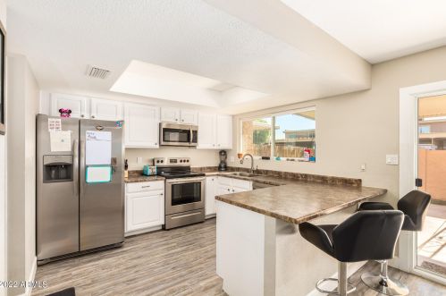 3308 Echo Ln, Phoenix, AZ 85051-5912