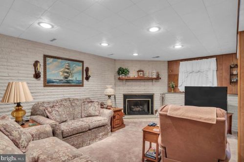 228 Somerset Rd, West Deptford NJ 08096-6066 exterior