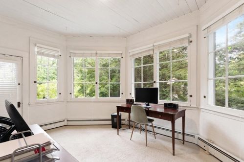 215 Ave, Weston MA 02493-1908 exterior