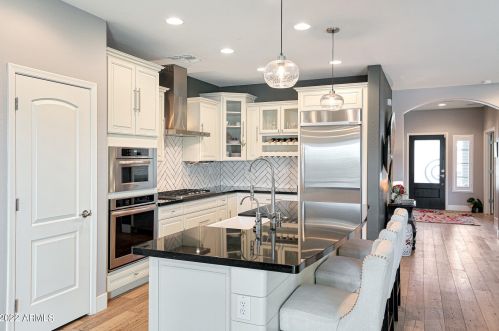 1665 Blaylock Dr, Phoenix AZ 85085-6324 exterior