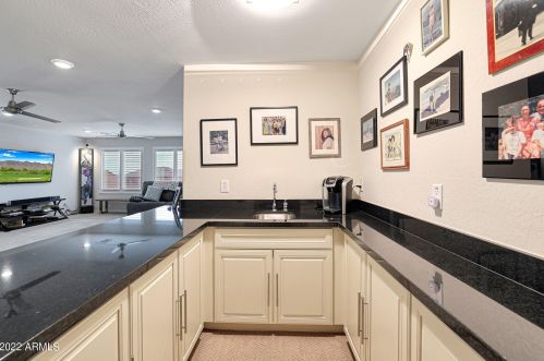 1665 Blaylock Dr, Phoenix AZ 85085-6324 exterior