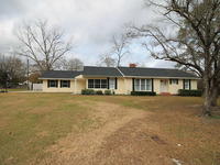 802 Smallee St, Alma, GA 31510-1606