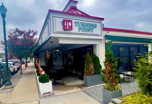 208 Winding Way, Little Silver NJ 07739-1763 exterior