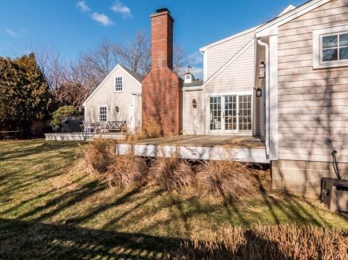 1 Normanstone Dr, Rockport MA  01966-1910 exterior