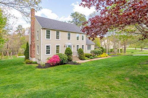 9 Bretts Farm Rd, Norfolk, MA 02056-1925