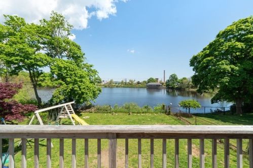 7 Spooner St, Plymouth MA 02360-4453 exterior