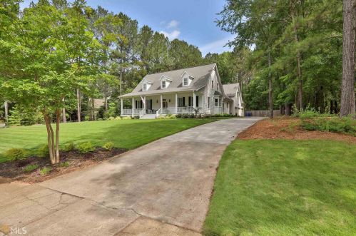 81 Shoreline Dr, Newnan, GA 30263-5943