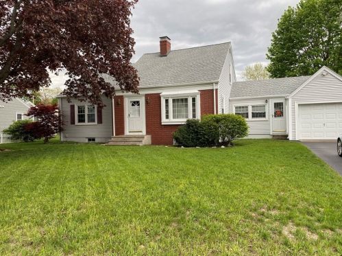 21 Mary Ave, Seekonk, MA 02771-4011