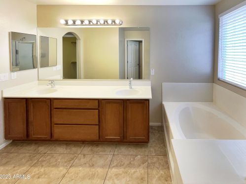 5730 27 Dr, Phoenix AZ 85045-4200 exterior