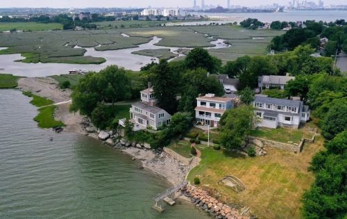 156 Crabtree Rd, Quincy MA  02171-1250 exterior