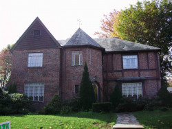 42 Montrose St, Newton, MA 02458-2718