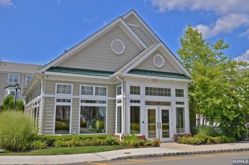 304 Freedom Ln, Belleville NJ 07109-5336 exterior