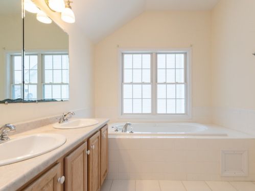 20 Saffron Dr, Worcester MA 01605-4024 exterior