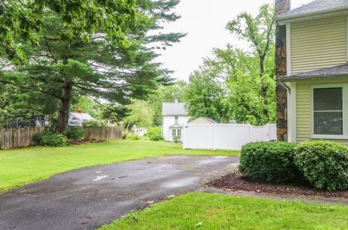 29 Lathrop St, South Hadley, MA 01075-1755