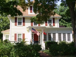 835 Watertown St, Newton, MA 02465-2127