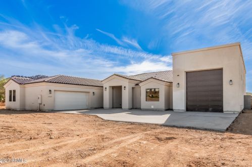 34226 2nd St, Phoenix, AZ 85085-7756