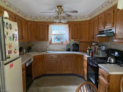 85 Lakeside Dr, Wantage NJ  07461-4360 exterior