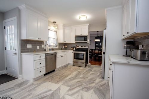 1 Mountain View Dr, Wantage NJ  07461-3032 exterior