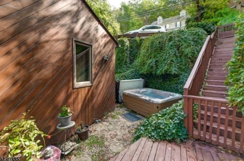 377 Skyline Lk Dr, Skyline Lakes NJ 07456-1953 exterior